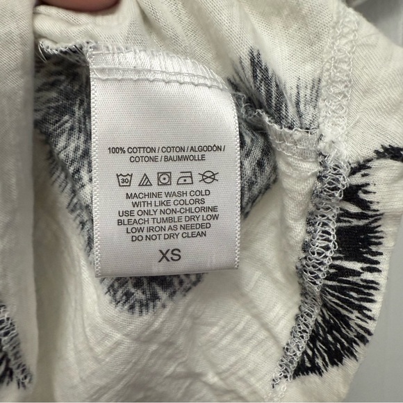 Anthropologie White Tee with Hedgehog Design - Picture 6 of 12